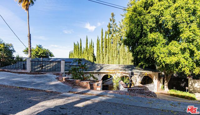 4707 Bedel Street, Woodland Hills CA: https://media.crmls.org/mediaz/70863d8d-32ad-4d37-bdb6-5af13064c9f3.jpg