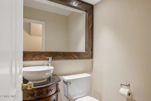 3109 E Hillcrest Drive, Westlake Village CA: https://media.crmls.org/mediaz/70866aa4-56ee-4c2a-8f51-8d199567b247.jpg