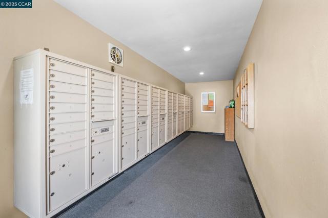 825 Oak Grove Rd, Concord CA: https://media.crmls.org/mediaz/7086c7b1-8608-4f13-b54e-faa572daec25.jpg