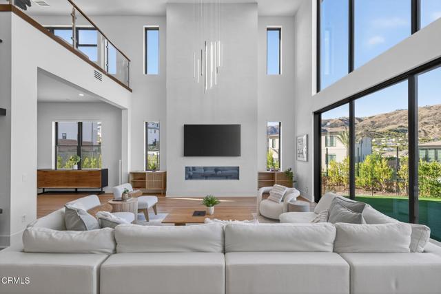 Detail Gallery Image 18 of 77 For 11862 N Hillsborough Ln, Porter Ranch,  CA 91326 - 5 Beds | 5/1 Baths