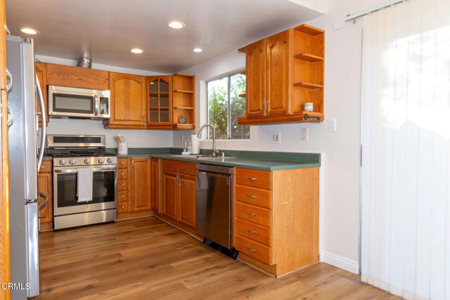 Detail Gallery Image 9 of 43 For 741 Warwick Ave, Thousand Oaks,  CA 91360 - 2 Beds | 1/1 Baths