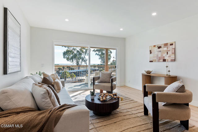 916 Lighthouse Way, Port Hueneme CA: https://media.crmls.org/mediaz/7087a41e-eb21-449b-9a3d-87fd3c550a98.jpg