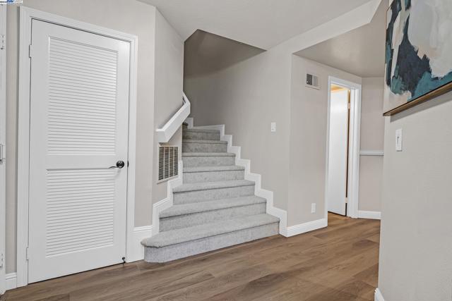 1410 Groth Cir, Pleasanton CA: https://media.crmls.org/mediaz/708854e8-545c-4a3e-b662-e7119810618f.jpg