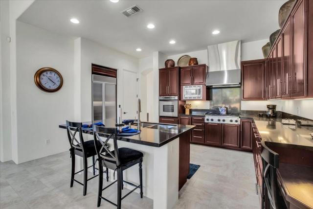 247 Loch Lomond Road, Rancho Mirage CA: https://media.crmls.org/mediaz/7088b23f-306d-4859-a60f-e1b9978d8c30.jpg