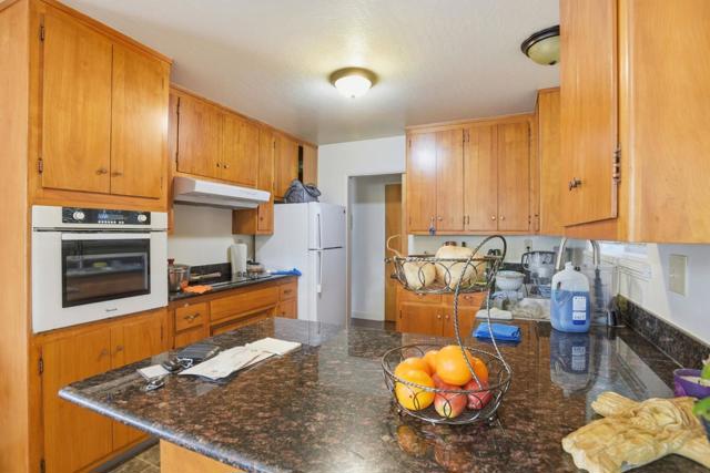 503 W Fox Court, Redwood City CA: https://media.crmls.org/mediaz/7088d477-43e7-485e-b1f7-ec09c2126084.jpg