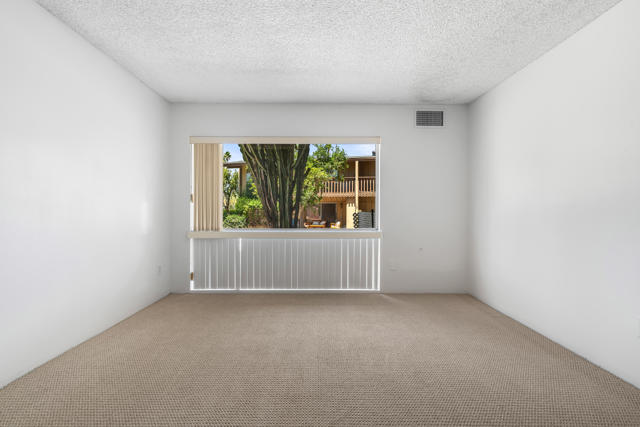 77845 California Drive, Palm Desert CA: https://media.crmls.org/mediaz/7089ab9f-92c0-4b0f-ab0e-397a0c950411.jpg