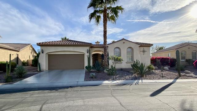 81451 Corte Pipilla, Indio CA: https://media.crmls.org/mediaz/7089d43a-0c72-46e6-87c0-7ba4c39bf3e8.jpg