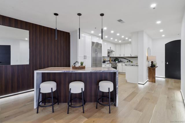 700 Front St, San Diego CA: https://media.crmls.org/mediaz/7089d817-33fc-4470-be52-46daf96698b2.jpg