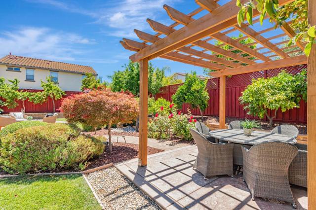 17425 Shelton Way, Morgan Hill CA: https://media.crmls.org/mediaz/7089f758-0806-4154-8168-09297603e46e.jpg