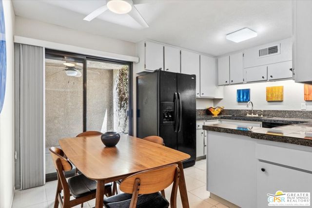 476 Bradshaw Lane, Palm Springs CA: https://media.crmls.org/mediaz/708a1c35-cb37-4643-85b2-749dc4d2310e.jpg