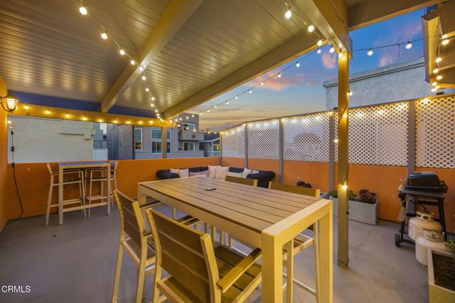 2924 Lakeshore Court, Oxnard CA: https://media.crmls.org/mediaz/708a758a-da9c-4c1b-a0c4-5112108ef7ca.jpg