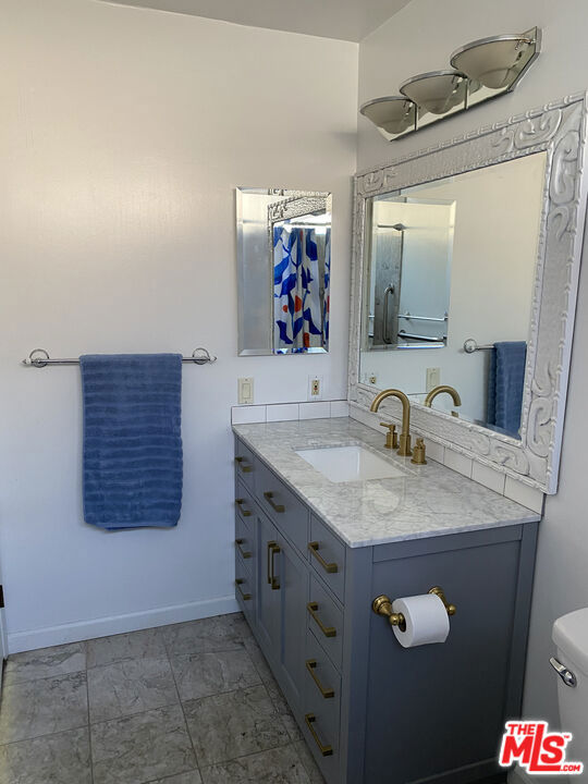 2252 Northpark Street, Thousand Oaks CA: https://media.crmls.org/mediaz/708aab4b-4ad2-43c2-86d1-014cd0561ae3.jpg