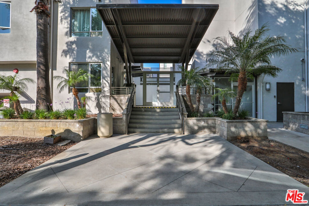 6400 Crescent Parkway #305