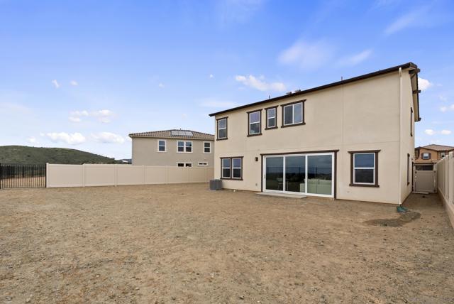 948 Visalia Pl, San Marcos CA: https://media.crmls.org/mediaz/708b6a77-48f1-4397-be21-acf82a138f46.jpg