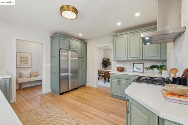 733 Carlston Ave., Oakland CA: https://media.crmls.org/mediaz/708b6e95-d83d-462e-aaf4-257e243b491d.jpg