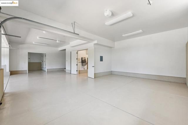 3244 Ridgeview PL, Hayward CA: https://media.crmls.org/mediaz/708bb93d-640d-4f99-96fa-5f20a8fe97d5.jpg