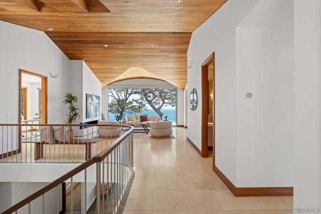 354 Ocean View Ave, Del Mar CA: https://media.crmls.org/mediaz/708c52d4-42a5-45a4-b2a6-0d38e71a3d70.jpg