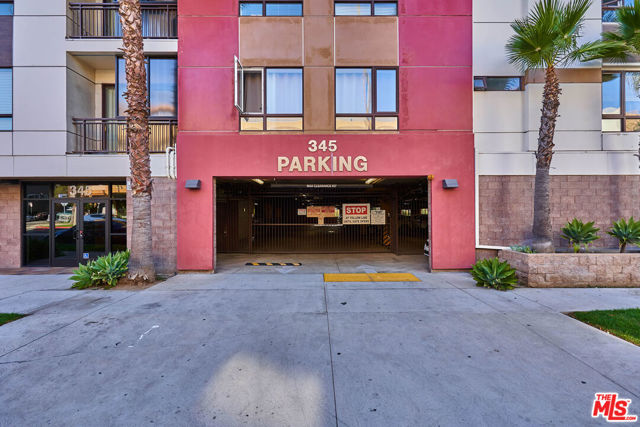 345 S Gramercy Place, Los Angeles CA: https://media.crmls.org/mediaz/708c55eb-1868-46a4-be9b-74e329987b6d.jpg