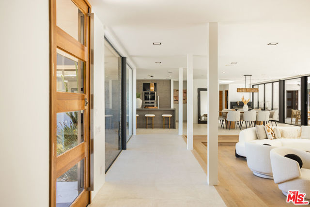 9991 Liebe Drive, Beverly Hills CA: https://media.crmls.org/mediaz/708cb18f-6a51-4a8a-8cf3-b3c21a58bbcf.jpg