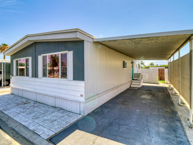 51555 Monroe St. #18, Indio CA: https://media.crmls.org/mediaz/708cbd5e-a090-4853-baa9-aea89229fb5a.jpg