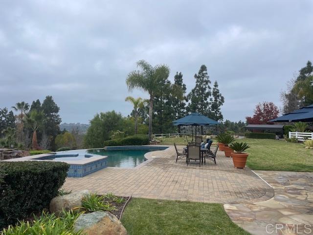 3303 Lilac Summit, Encinitas CA: https://media.crmls.org/mediaz/708cd7d4-912e-4617-b100-35dee64f8461.jpg