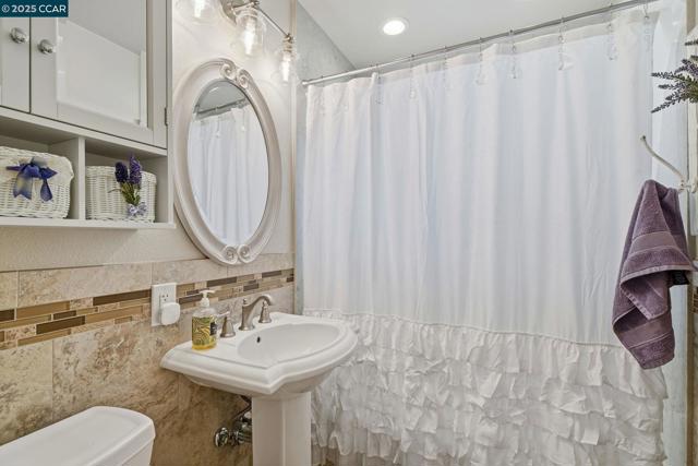 7519 Driftwood Way, Pleasanton CA: https://media.crmls.org/mediaz/708cf2f1-4c24-4f03-9677-26e98670d3cd.jpg