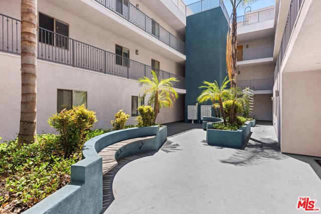5232 Satsuma Avenue, North Hollywood CA: https://media.crmls.org/mediaz/708d50e6-77e7-48cc-9a3d-15292ee44c9b.jpg