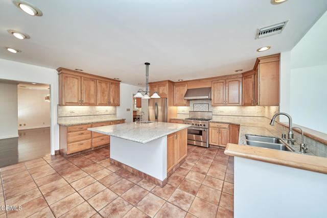 4916 Rupert Lane, La Canada Flintridge CA: https://media.crmls.org/mediaz/708de134-3cb5-4dc5-8173-cab17474ef55.jpg