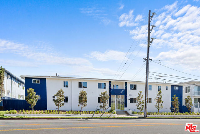 420 S Sepulveda Boulevard, Los Angeles CA: https://media.crmls.org/mediaz/708de98d-e64d-4635-8db5-bf746e7fb284.jpg