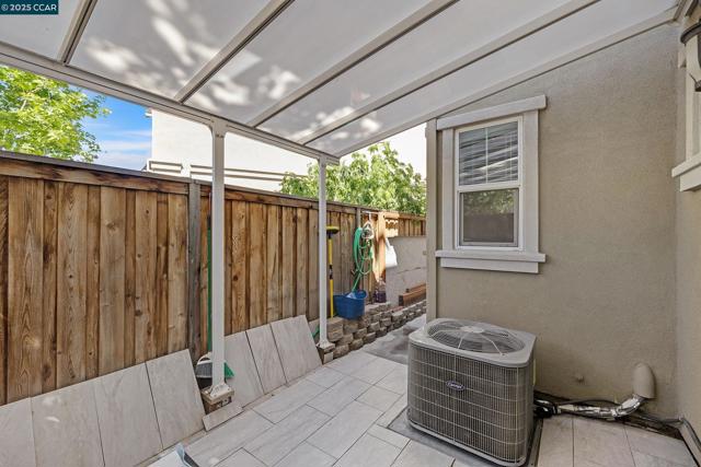 210 Belle Harbor Circle, Pittsburg CA: https://media.crmls.org/mediaz/708e1935-e229-4fc0-8f4e-d87a8a6372e3.jpg