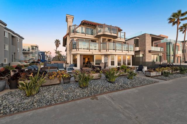 2965 Ocean Front Walk, San Diego CA: https://media.crmls.org/mediaz/708e5e6e-bc97-4767-a40a-7dd687808730.jpg