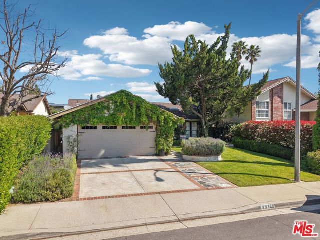 29429 Trailway Lane, Agoura Hills CA: https://media.crmls.org/mediaz/708ea596-a845-4457-b5ae-00bd16206f7e.jpg