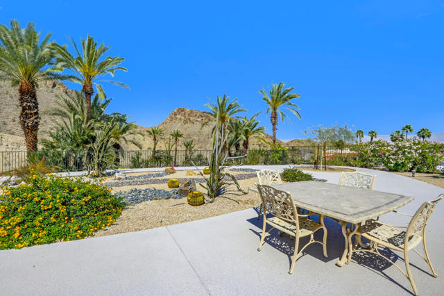 26 Alta Vista, Rancho Mirage CA: https://media.crmls.org/mediaz/708ecbda-fdcc-492f-bc78-29f4c53a1763.jpg