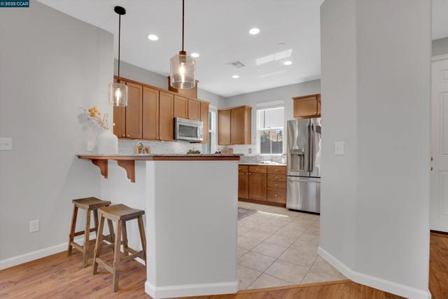 218 Ladybug Ln, Martinez CA: https://media.crmls.org/mediaz/708edc71-269a-4310-a9e8-e50a5de69950.jpg