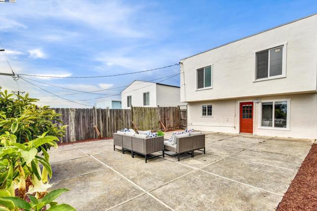 153 Morningside Dr, Daly City CA: https://media.crmls.org/mediaz/708fe072-57a5-4bec-9bfd-43b44efed157.jpg