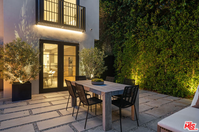 1146 Sierra Alta Way, Los Angeles CA: https://media.crmls.org/mediaz/708fe594-3ba3-4a98-847f-f59e922a609d.jpg