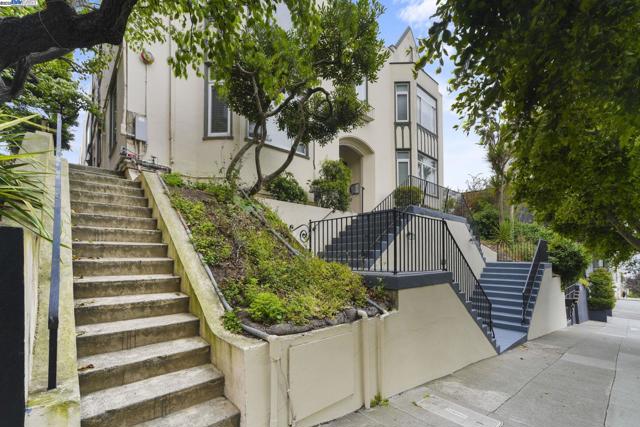 1925 Leavenworth St, San Francisco CA: https://media.crmls.org/mediaz/708feca7-a08e-4f16-a99a-fb7bdd2e31b0.jpg