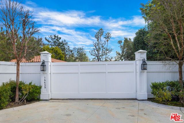 15455 Milldale Drive, Los Angeles, California 90077, 5 Bedrooms Bedrooms, ,4 BathroomsBathrooms,Single Family Residence,For Sale,Milldale,24375095