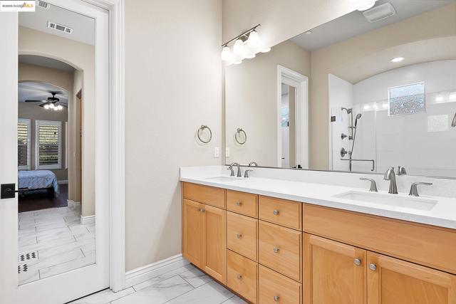 1627 Healing Rock Ct, Brentwood CA: https://media.crmls.org/mediaz/709079ff-2104-4ab2-be5b-c8041581f6c0.jpg