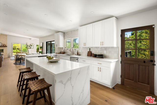 3375 Coldwater Canyon Avenue photo 8
