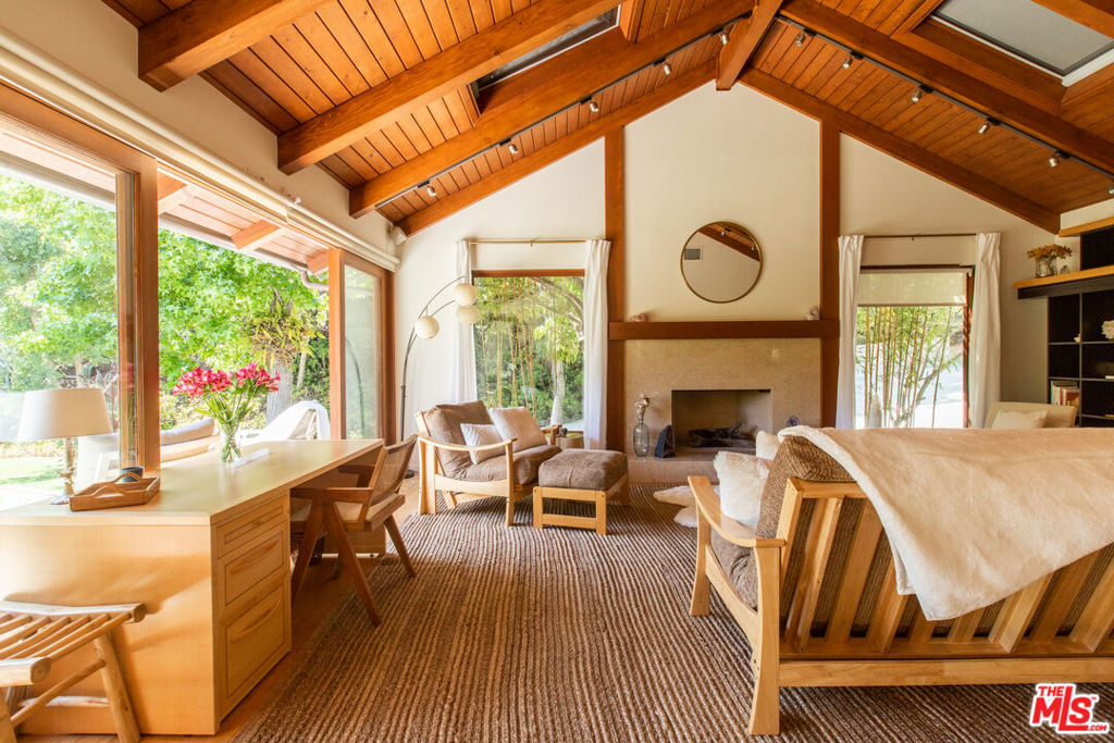 3626 Mandeville Canyon Road — architectural residence