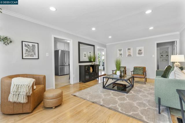 3348 Betty Ln, Lafayette CA: https://media.crmls.org/mediaz/7091742e-bb4c-4c79-a31e-965514b96268.jpg