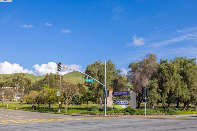 42001 Via San Gabriel, Fremont CA: https://media.crmls.org/mediaz/7091925f-4439-4d61-9e7e-a893e64a87c3.jpg