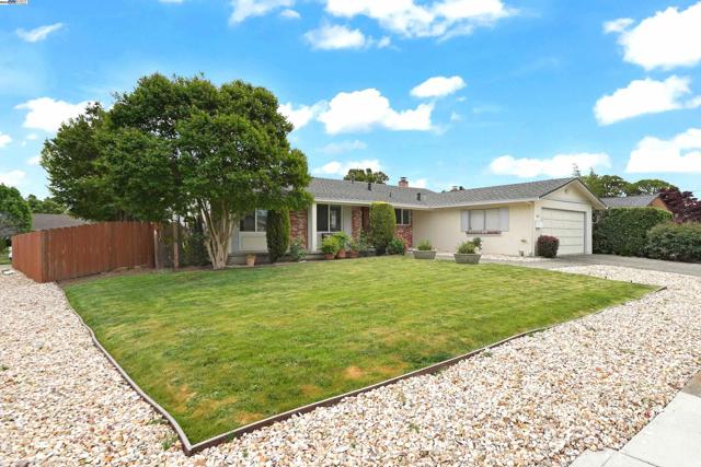 501 Amherst Ct, San Ramon CA: https://media.crmls.org/mediaz/709195b6-3c0c-4206-99db-5128d25316b8.jpg