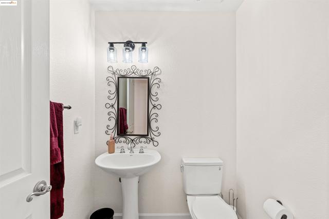 206 Hamlin Loop, Walnut Creek CA: https://media.crmls.org/mediaz/7091977a-07a1-4162-a61f-33d9874e136c.jpg