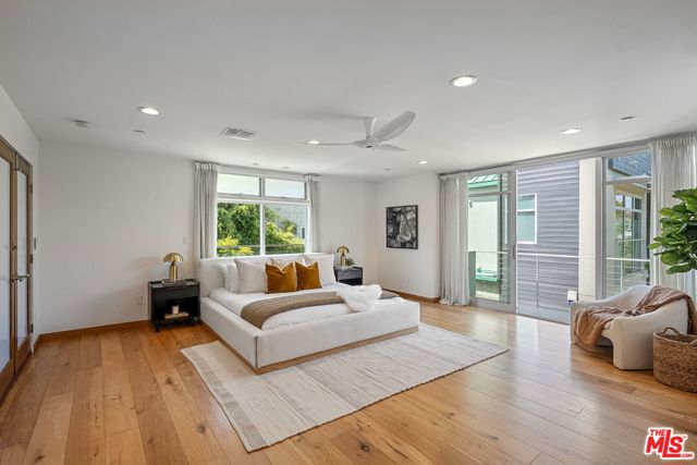 512 Brooks Avenue, Venice CA: https://media.crmls.org/mediaz/7091f5fd-9d91-4efa-9bb7-551cd59bca47.jpg