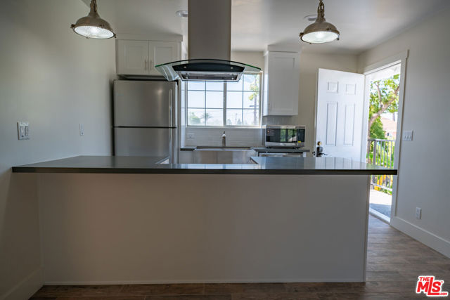 1420 W 28th Street, Los Angeles CA: https://media.crmls.org/mediaz/70922ee0-088e-46dd-93c9-c00a0791165e.jpg