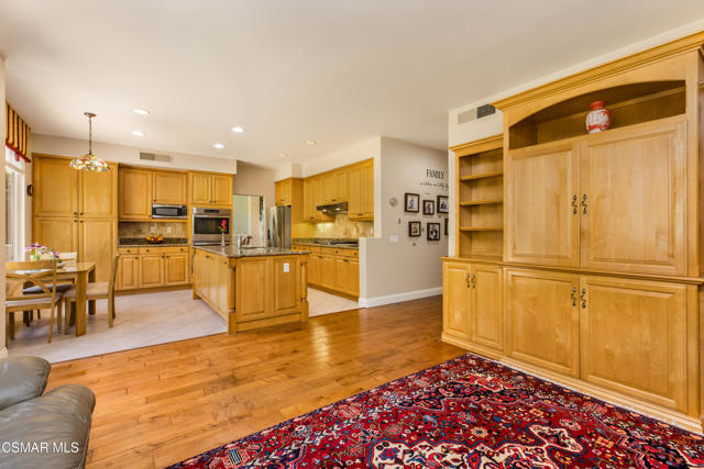 6285 Deerhill Road, Oak Park CA: https://media.crmls.org/mediaz/709268d6-7170-4096-8b88-c9be930dff16.jpg