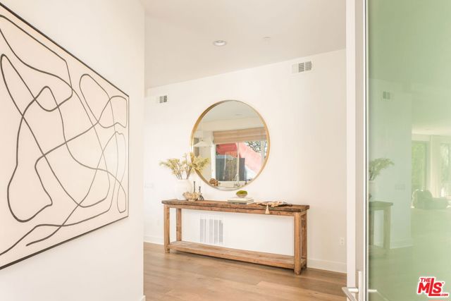 616 N Croft Avenue, West Hollywood CA: https://media.crmls.org/mediaz/7092cdc0-9726-4678-9043-3ca6cea5f901.jpg