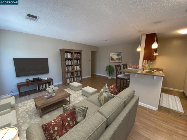 2118 Peppertree Way, Antioch CA: https://media.crmls.org/mediaz/7092d737-1d3c-418a-b5c6-46b64c2f8744.jpg